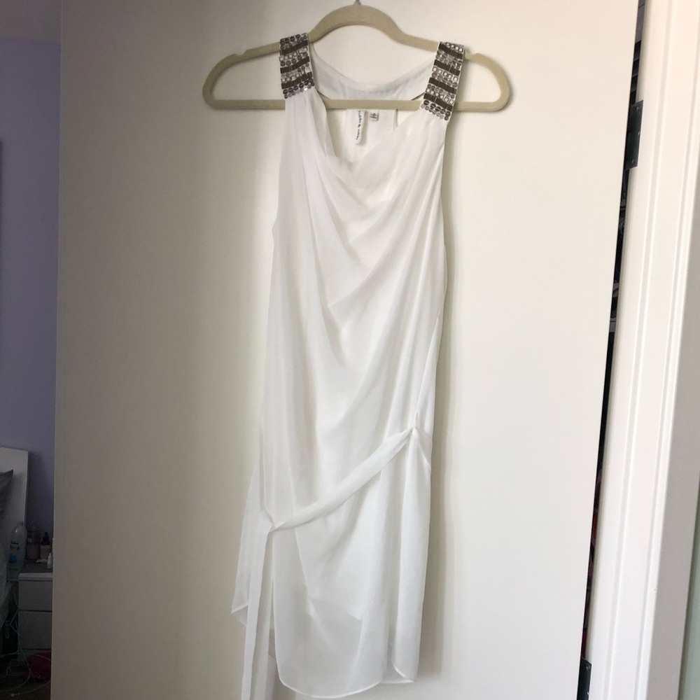 White belted tunic dress size M. Robbi & Nikki